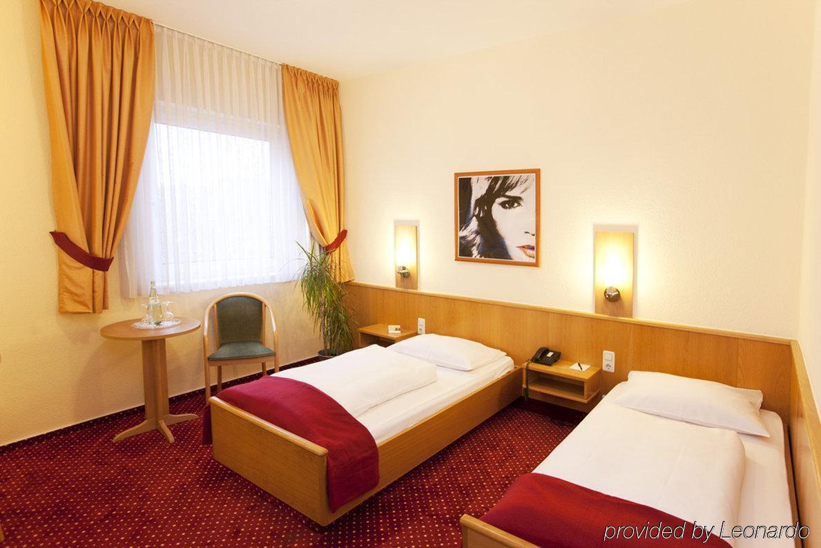 Arthotel Ambassador Wiesbaden - Free Parking Ruang foto