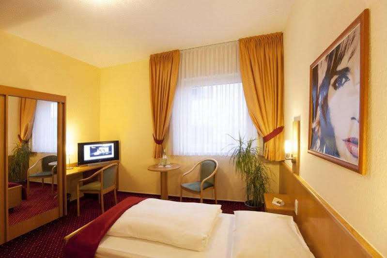 Arthotel Ambassador Wiesbaden - Free Parking Bagian luar foto